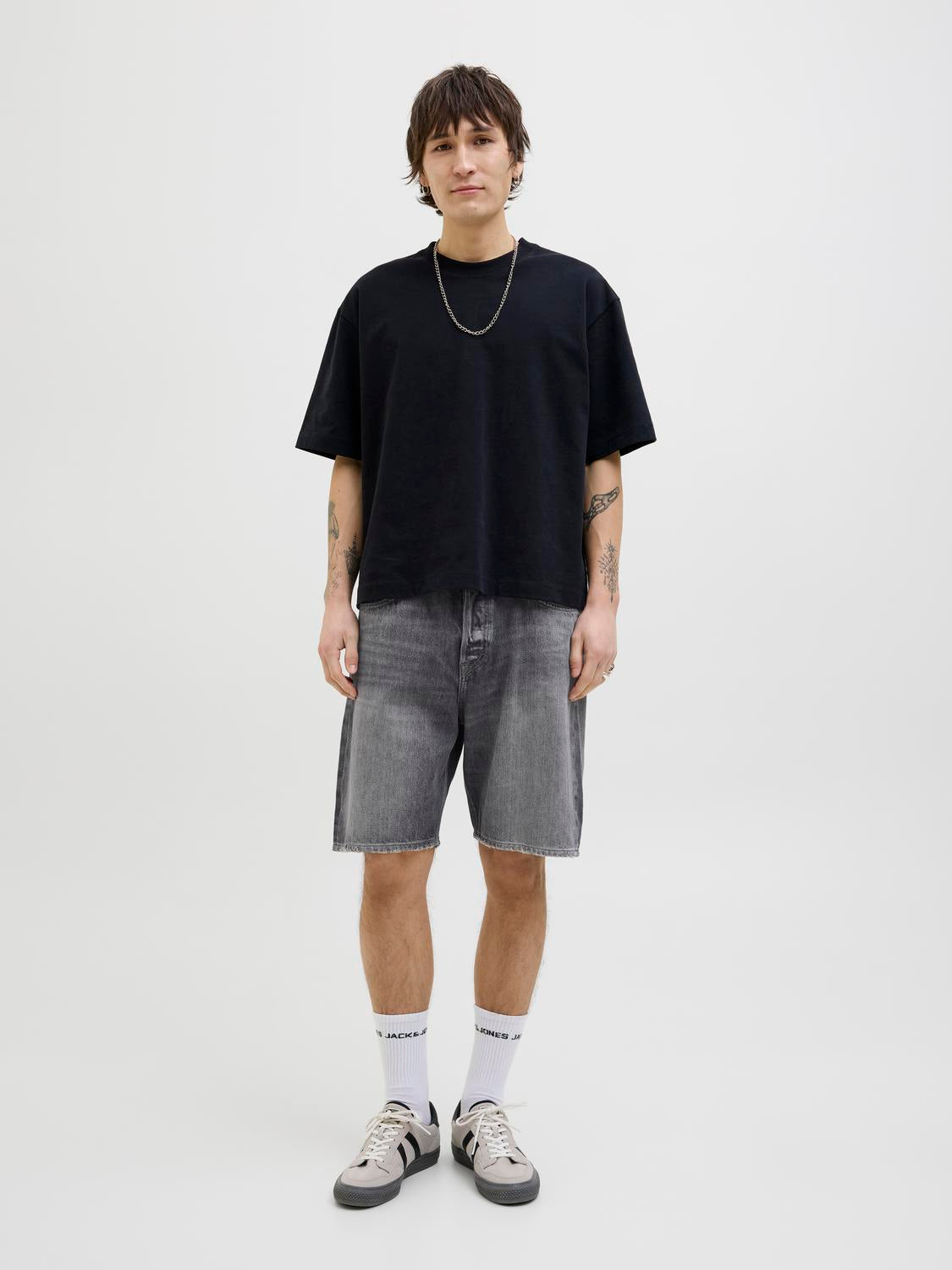 model_shot-front_full
